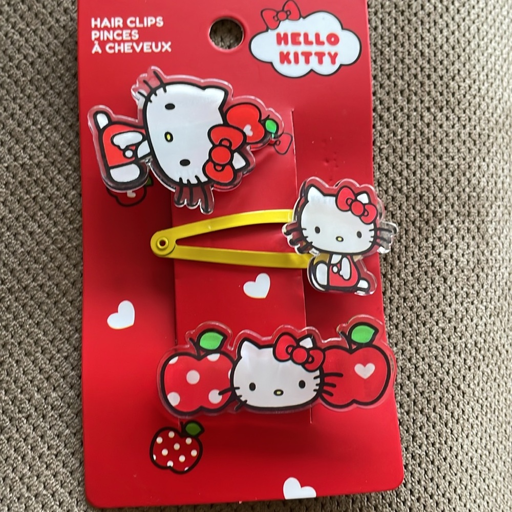 NWT Hello Kitty Hair Clips Set - Picture 3 of 5